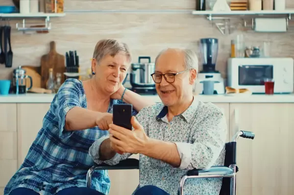 Ik zoek digitale hulp Luc helpt iemand in het digipunt